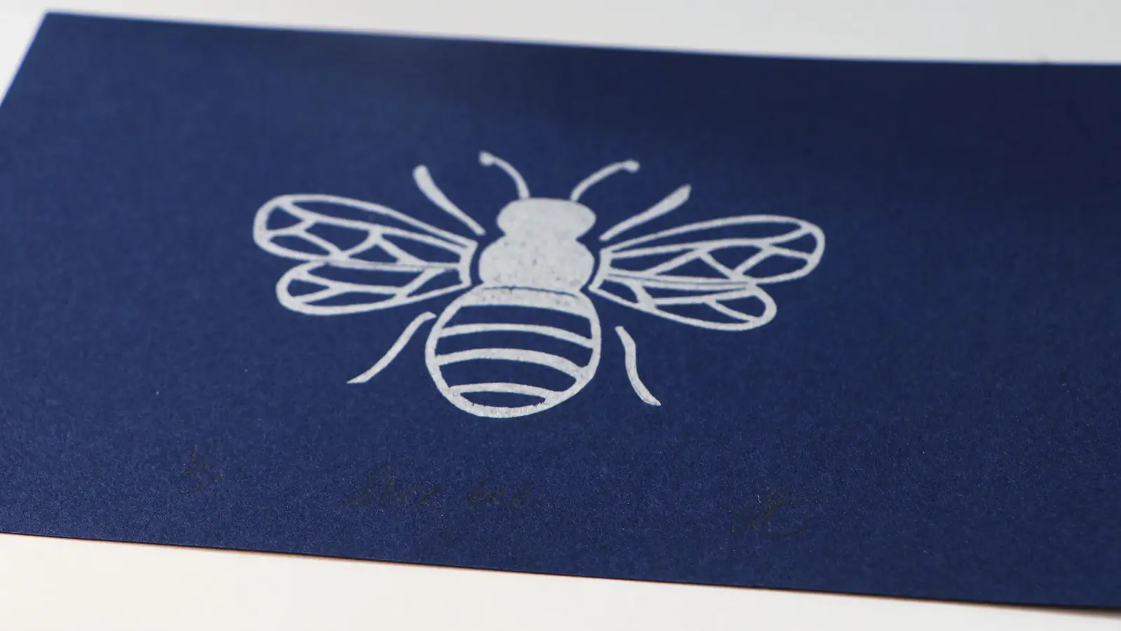 Silver bee – limited edition linocut print